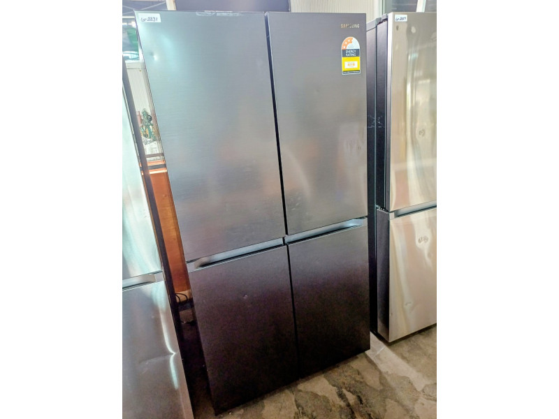 SAMSUNG 649 LITRE BLACK FRENCH DOOR REFRIGERATOR WITH BEVERAGE CENTRE 