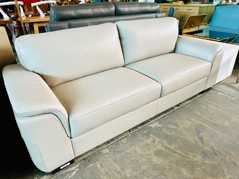 VILLA PUTTY 3 SEATER LEATHER LOUNGE (RRP$4219)