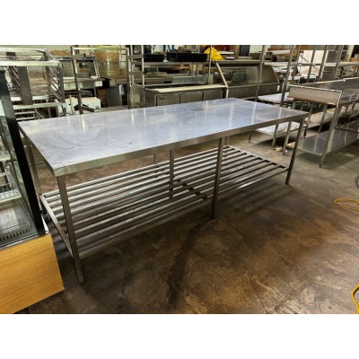 S/STEEL BENCH ISLAND WITH UNDERSHELF 2600X1090X885 HIGH - SOLD AS IS
