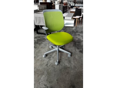 STEELCASE “COBI”  GREEN & GREY COMMERCIAL GRADE OFFICE CHAIR - RRP$650