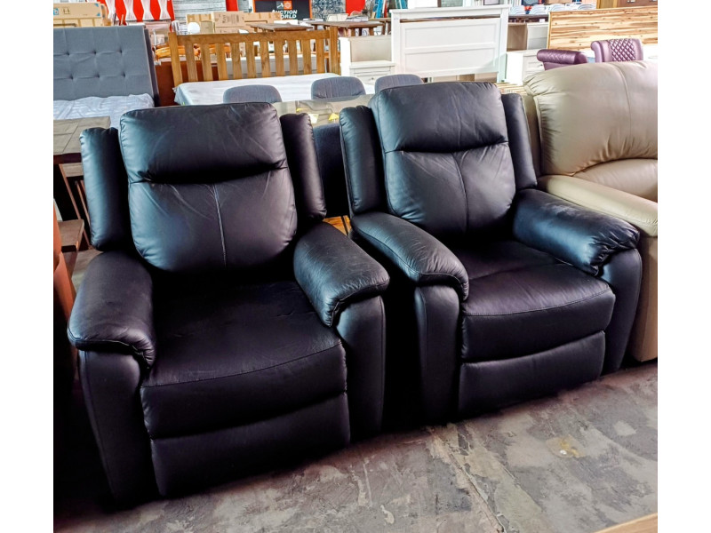 PAIR INDRA LEATHER ELECTRIC RECLINERS - VILLA BLACK RRP$2460 (033/034-03-07-25)2339C237
