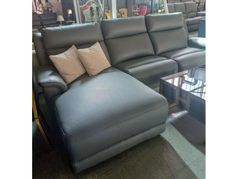 KOBE LEATHER LOUNGE WITH CHAISE- 2 SECTIONS ELECTRIC RECLINING - VILLA AUTO RRP$4800 (016/017-03-07-25)2437C194