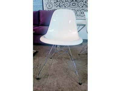 EAMES REPLICA DINING CHAIR IN GLOSS WHITE WITH CHROME LEGS EAMES REPLICA DINING CHAIR IN GLOSS WHITE WITH CHROME LEGS