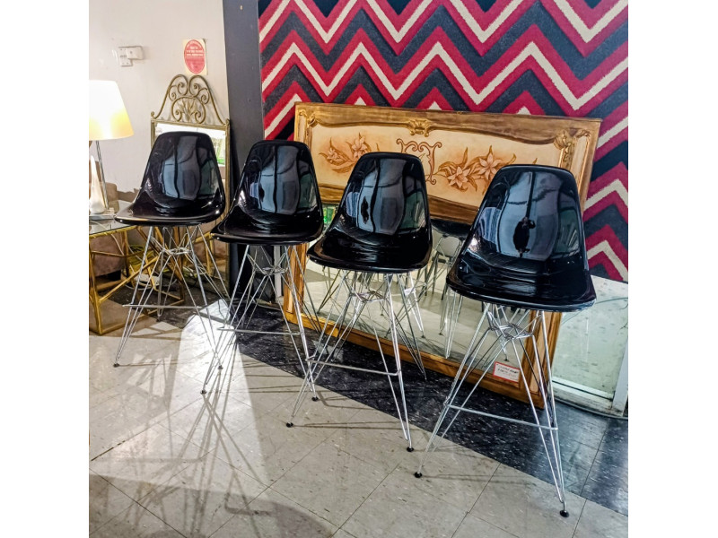SET OF 4 EAMES REPLICA BAR STOOLS IN GLOSS BLACK WITH CHROME FRAME 65CM SEAT HEIGHT SET OF 4 EAMES REPLICA BAR STOOLS IN GLOSS BLACK WITH CHROME FRAME 65CM SEAT HEIGHT