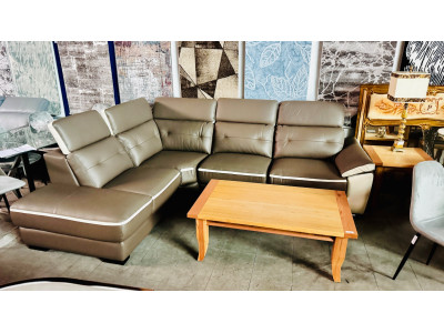 BROWN/BEIGE ITALIAN LEATHER SOFA WITH ADJUSTABLE HEADRESTS & ELECTRIC RECLINING ON END (#G7006)