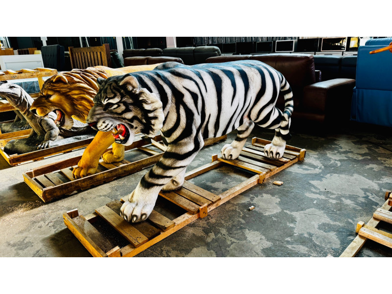 SIBERIAN TIGER LIFESIZE REALISTIC STATUE APPROX 180CM X 40CM X 90CM PAINTED VOLCANIC ROCK COATED FIBREGLASS