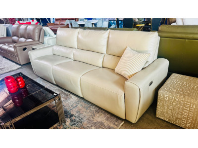ALLEGRO LEATHER 3.5 SEATER LOUNGE ELECTRIC RECLINING - VILLA PEARL RRP$5000 (010-03-07-25)2331C285