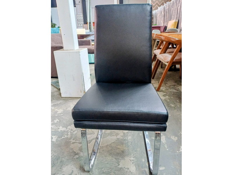 SET OF 6 KOKA BLACK LEATHER DINING CHAIRS (#Y1021)